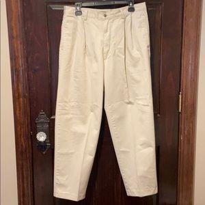 Gap Traditional Khaki 34/30 Pleated Front